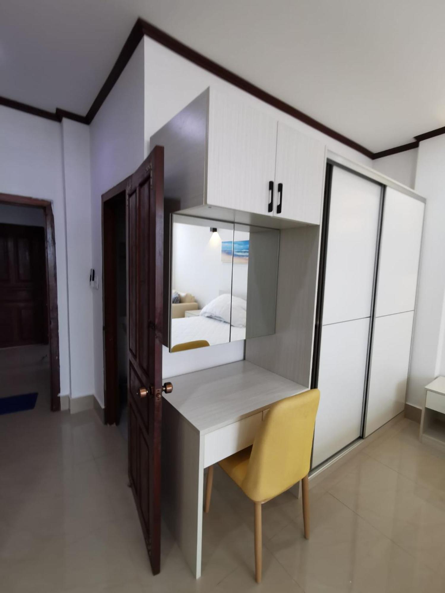Artist Golden Loft Paris - Vientiane Homestay Duplex Triplex Extérieur photo